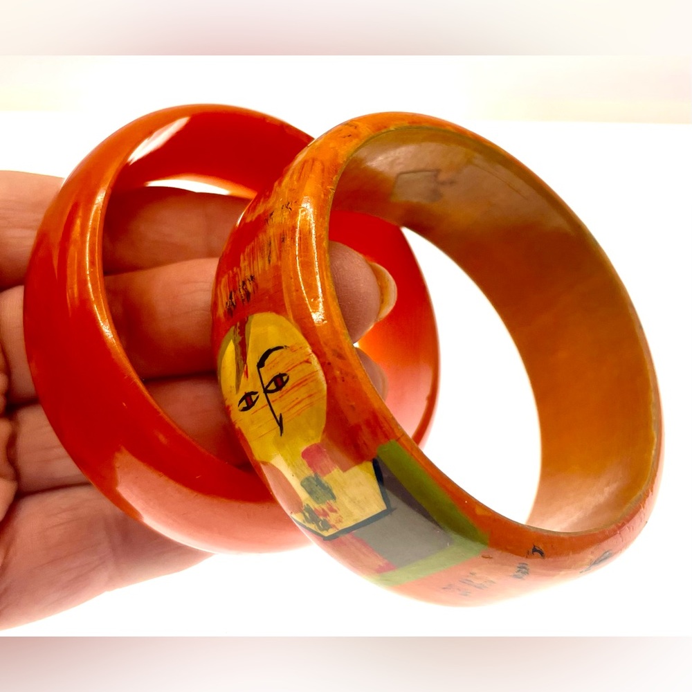 Vintage 70s Pair of Bangle Bracelets
Painted Wood Abstract and Orange Acrylic - Picture 6 of 8